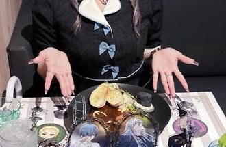 月城委员会以全套厨娘写真，暗示我厨艺的悲惨与美丽