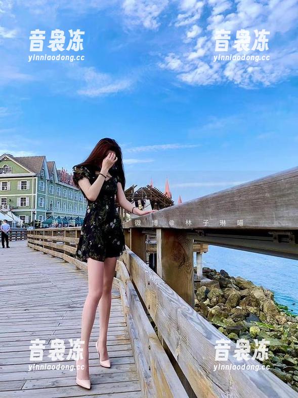 林子喵Lynne 微密圈 - 林子喵Lynne私房大集合:白色其Real在朋友圈里引发通话风波