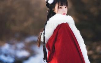 来一波女仆图包，桜桃喵的表情让我想起了我家猫在拒绝梳毛时的神态！