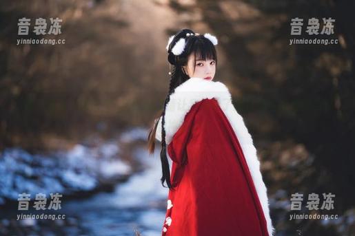 来一波女仆图包，桜桃喵的表情让我想起了我家猫在拒绝梳毛时的神态！