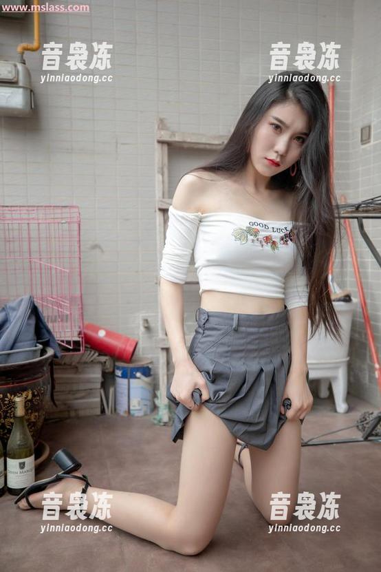 梦丝女神-灵唯 梦丝女神 - 灵唯的肉丝历险记:图库里的这波操作让我捧腹!
