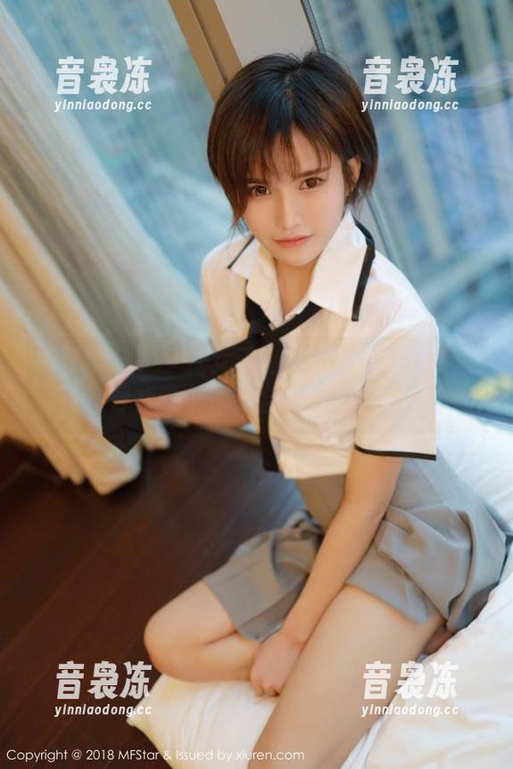 模范学院-梦梵 模范学院 - 梦梵女王私拍特辑:其实我一直在寻找一个很适合我表情的王座!