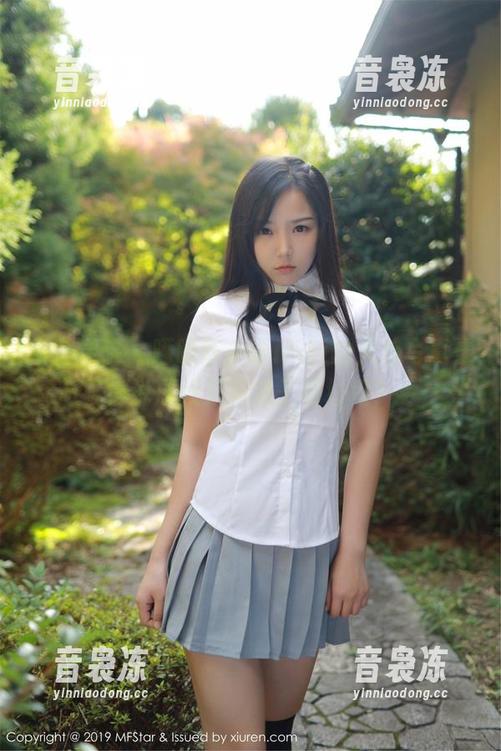 模范学院 - 晒晒陈小诺Niki的天台写真，谁说屋顶只有鸽子和垃圾？