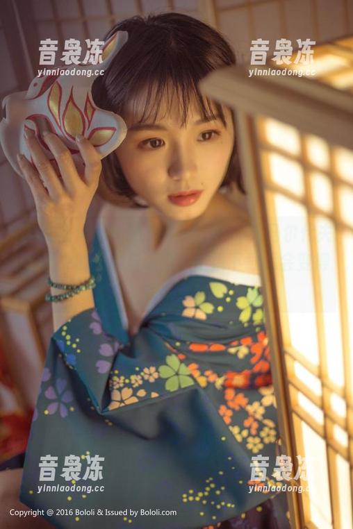波萝社 - 柳侑绮Sevenbaby：马尔代夫美图中的自由与逃避，听说下载后会变得会更美！