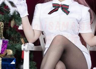 在图库中与洛璃LoLiSAMA的女仆时光碰撞，想象一下她的独特姿态！