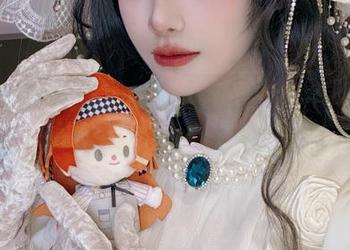 银狼的各种姿势，略带戏谑，流一_喵喵喵喵喵喵的写真表情太真实了。