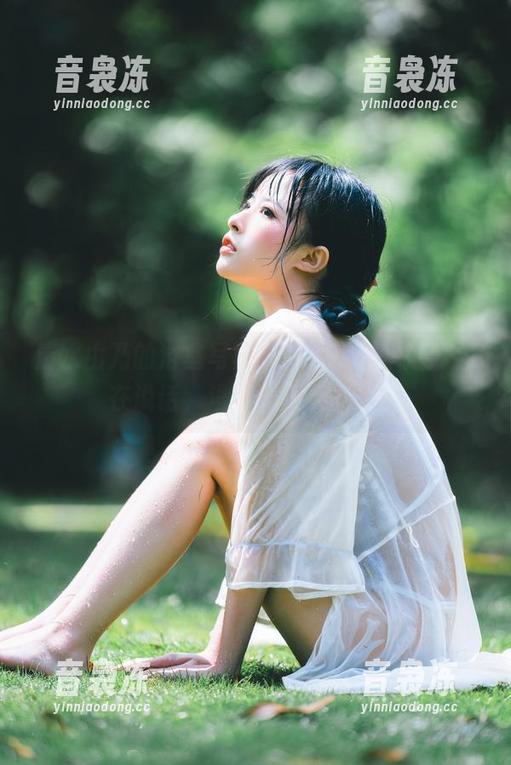 清水由乃 清水由乃的浴室写真,图片中的水滴好像在说话,没事儿不要多想。