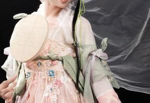 看爆机少女喵小吉如何把间谍过家家变成美图狂欢！