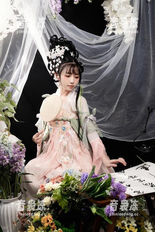 爆机少女喵小吉 看爆机少女喵小吉如何把间谍过家家变成美图狂欢!