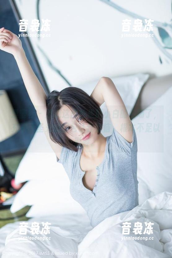 爱蜜社 - 别说这黑色是酥小白的主场了，充满无圣光的图包让我懊恼，根本不足以形容。