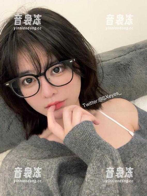 不玩花样的眼酱大魔王w黑白写真套图，还是赶紧看吧