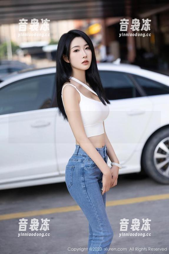 秀人网 - 余贝拉bella分享，职业装不只是条纹和黑色的悲伤