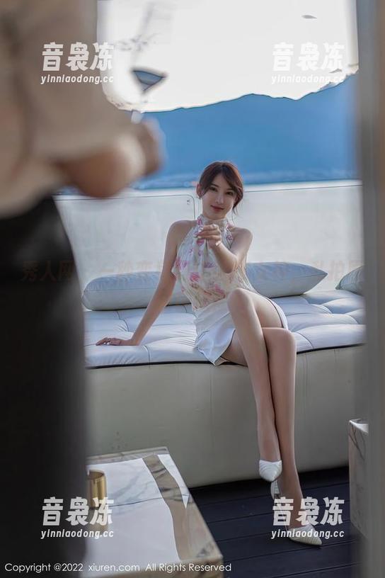 秀人网-周井空 秀人网 - 一秒变身周井空JK女神,私拍原图证道!