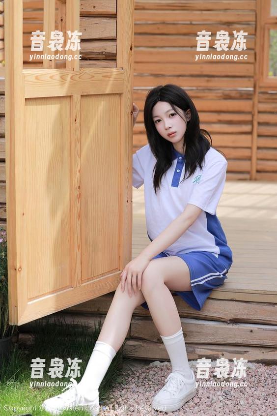 秀人网 - 一组礼服下的安然maleah，别说私房图包让人心痒痒…