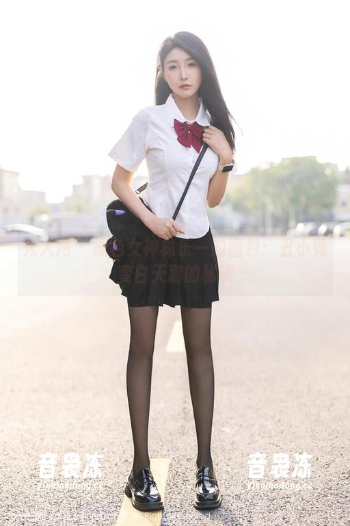 秀人网-林乐一 秀人网 - 黑色女神林乐一的图包:丑小鸭变白天鹅的秘诀