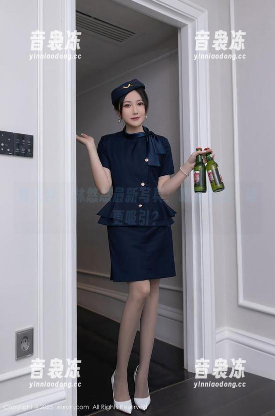 秀人网 - 林悠悠最新写真：眼镜与我，谁更吸引？