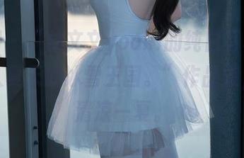 秀人网 – “林文文yooki的纯白写真：好像误入夏天的冰雪王国。”作品集，带你清凉一夏。