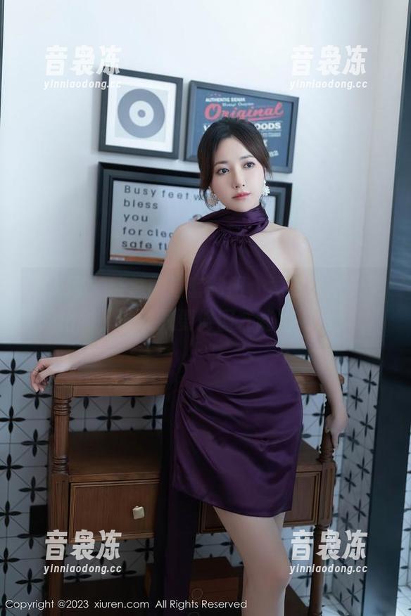 秀人网 - 筱慧的这套制服，竟然无圣光更出彩，谁说只要修图才能出好片？