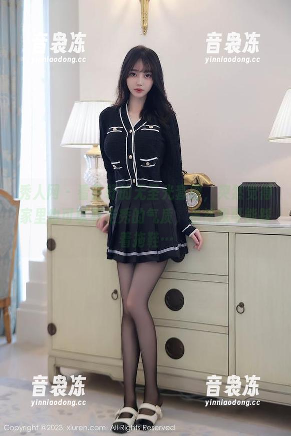 秀人网 - 看艺轩的无圣光套图，突然觉得家里也可以有走秀的气质，虽然我可能踩着拖鞋…