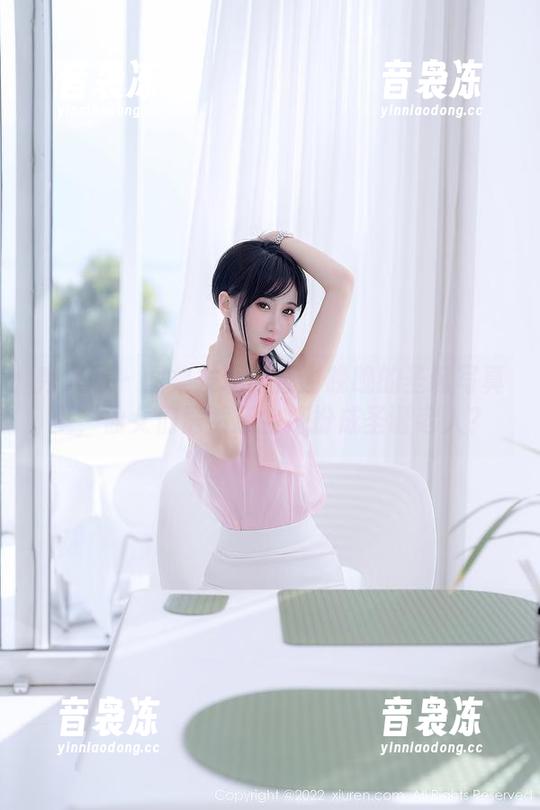 秀人网-谢晚晚 秀人网 - 图集发现:在谢晚晚的圣诞写真里,仙女们居然还会打扮成圣诞老人?