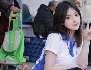 秀人网 – 在美好与搞怪间行走：软糖爱喝奶的体操服写真集，原图竟然这么俏皮。