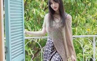 秀人网 – 高跟鞋的麦田漫步：一整个写真奔跑的季节