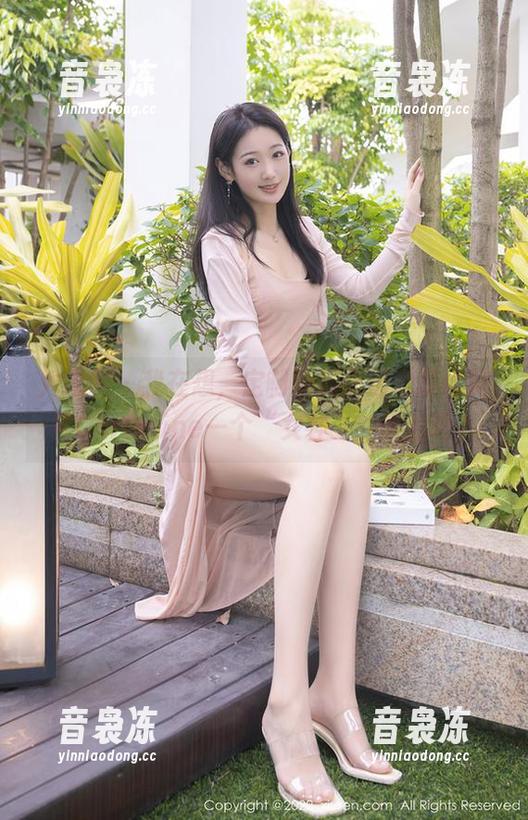 秀人网-黄可Christine 秀人网 - 我在想,定制的真正用意是给黄可Christine一个“女神”的舞台吧?