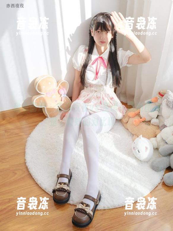 稚乖画册-赤西夜夜 稚乖画册 - 赤西夜夜vs.圣诞,最新图片是个微妙的对比啊!