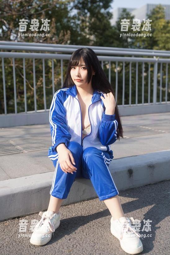 糖果果Candy 原图精选,糖果果Candy的室内OL,职场搭配也能有新鲜感?