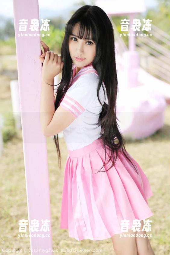 美媛馆-徐微微mia 美媛馆 - 游泳与徐微微mia的甜蜜邂逅:送你一张高清壁纸