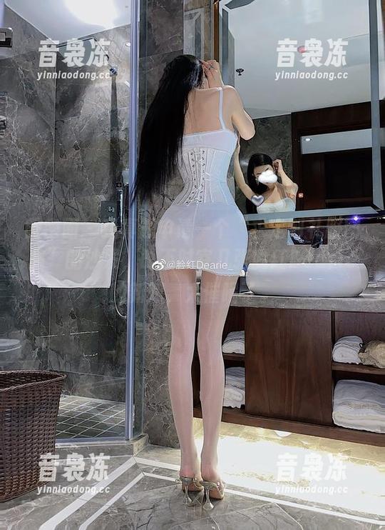 脸红Dearie 微密圈 - 我真想申请一个“求定制礼服图集”的沙发,时不时寄几张脸红Dearie的新照,太催眠了。