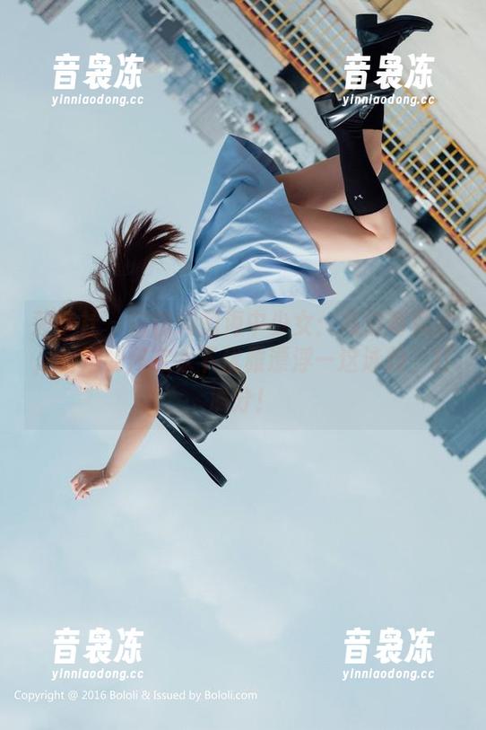 菠萝社 - 柳侑绮的海中少女：高清写真集，看她如何在水下优雅漂浮—这泳技，打满分！
