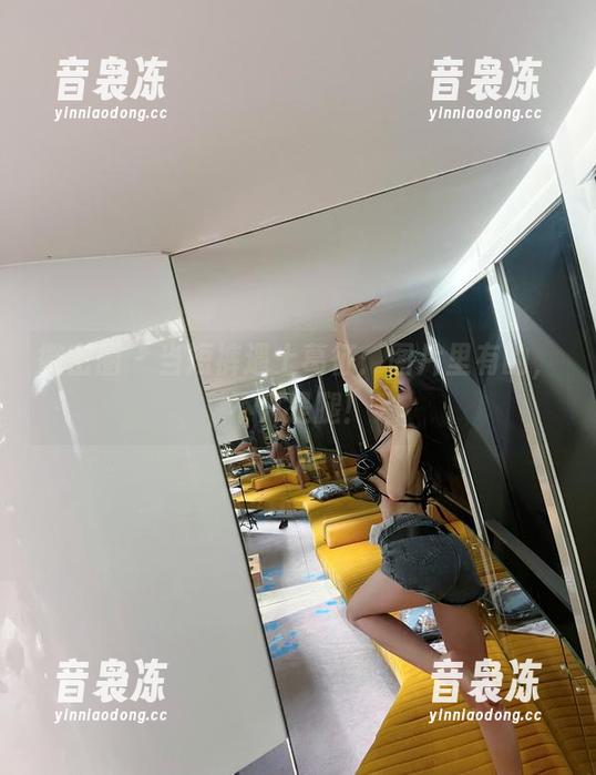 葛征 微密圈 - 当短裤遇上葛征:图片里有的,不只是腿!