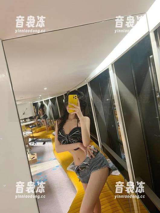 微密圈 - 这波葛征泳衣的美图能不能给我点儿冷静，眼睛快受不了了。