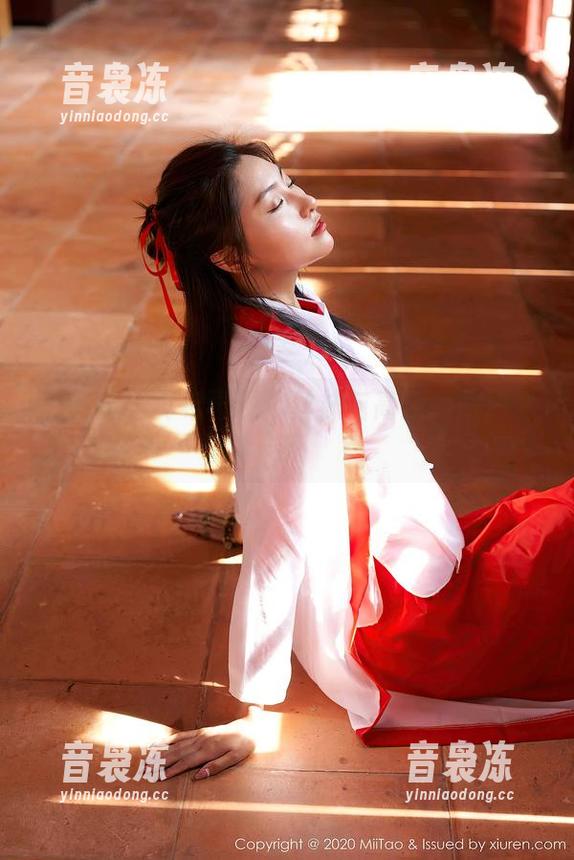 蜜桃社-真希 蜜桃社 - 真希再现:丝袜与高清的微妙联系