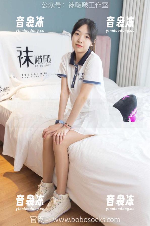 袜啵啵 - 思思的华伦天奴高跟鞋图集，这些雅致的一刻真得靠谱吗？免费查阅！