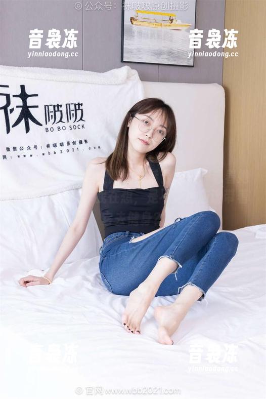 袜啵啵-熊熊 袜啵啵 - 熊熊安踏运动鞋合集——看着她穿着这双鞋,我在想,是不是也应该带着它去健身?