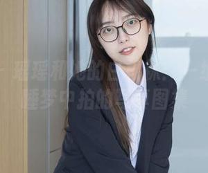 袜啵啵 – 瑶瑶和她的白棉袜：一组好像在睡梦中拍的写真图集