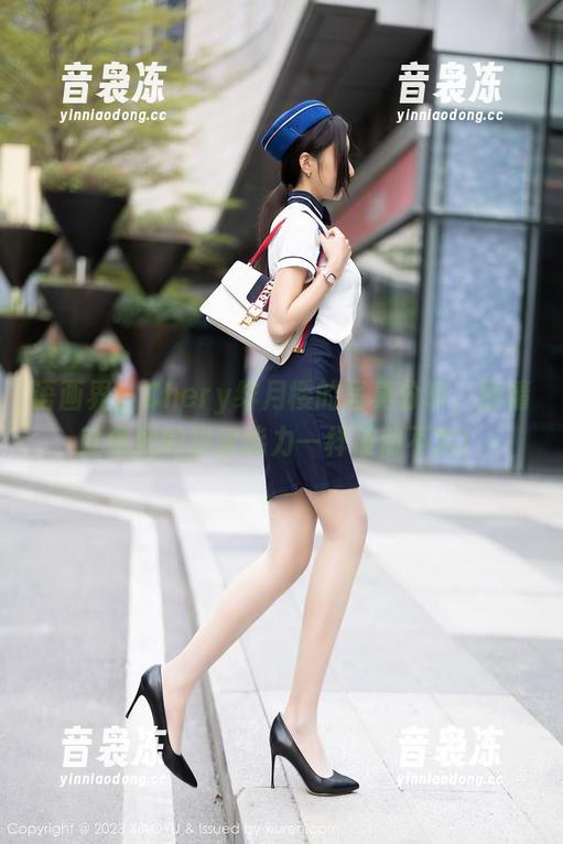 语画界 - Chery绯月樱的写真分享，剧情就像我的拼读能力一样波动不定！