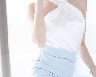 语画界 – 秘书身份的微妙，金纯一的美图让人又爱又恨。