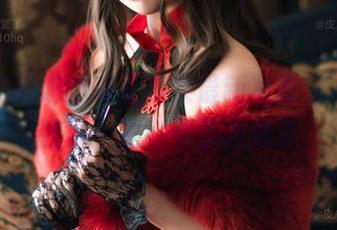 超皮皮皮奶的高叉巫女最新写真，一边魔力四射一边好似保险索要！