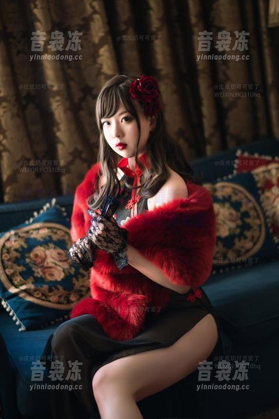 超皮皮皮奶 超皮皮皮奶的高叉巫女最新写真,一边魔力四射一边好似保险索要!