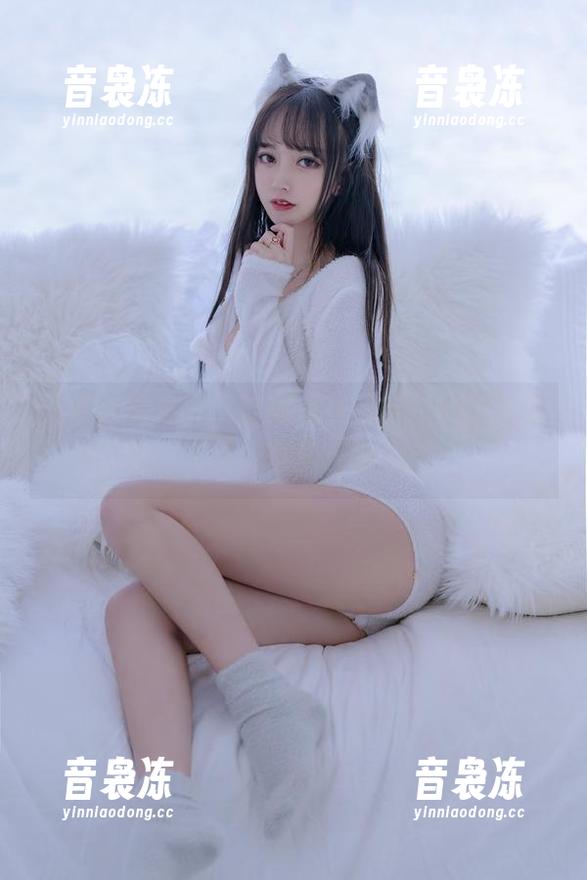 过期米线线 这组高清写真,过期米线线在浴缸里的表现,比我想象的还要随性!