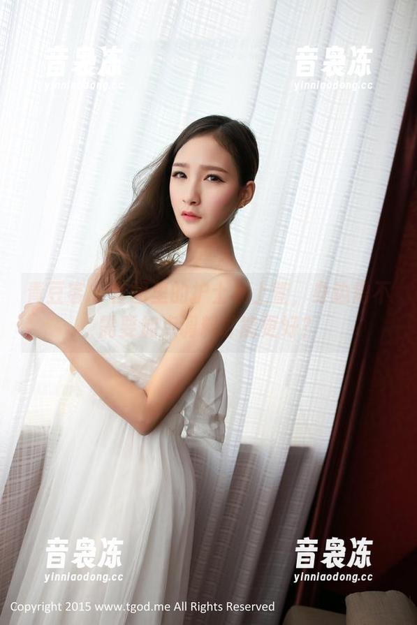 青豆客-杨上萱 青豆客 - 套图里的护士杨上萱,身边需不需要加点调料才能更好?