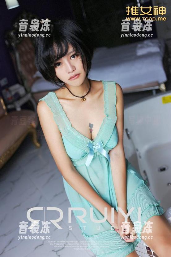 青豆客-赵伊彤 青豆客 - 原图里的赵伊彤妹妹,写真中那种微妙的毫不费力的美感!